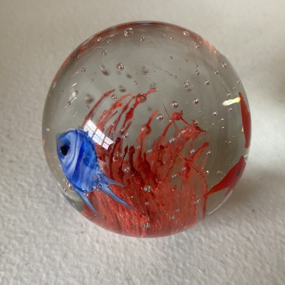 Dynasty Gallery Heirloom Collectibles Glass Paperweight - Picture 8 of 8